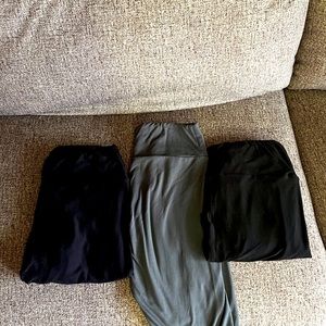 Lot of 3 pr leggings one size Lularoe +